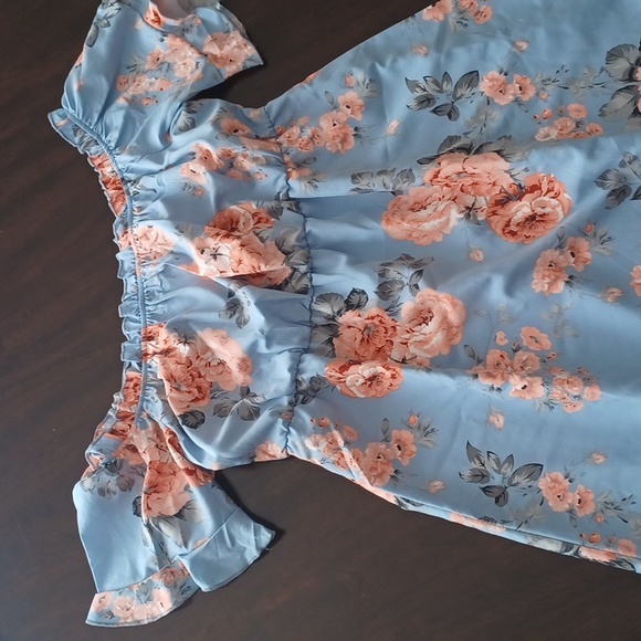 Dress - Picture 2 of 4